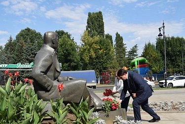 Памяти поэта и героя